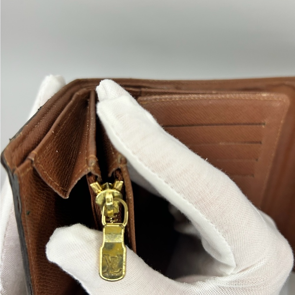 Authentic Louis Vuitton wallet
Comes with original box and dust bag - Picture 6 of 16
